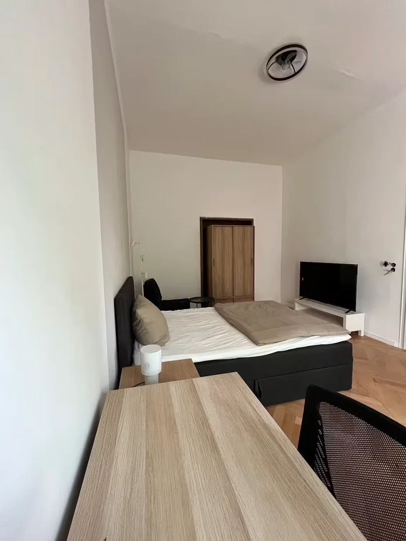Cozy room for students available in 