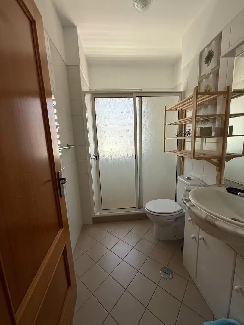 Habitación estudiantil amplia y cómoda en 