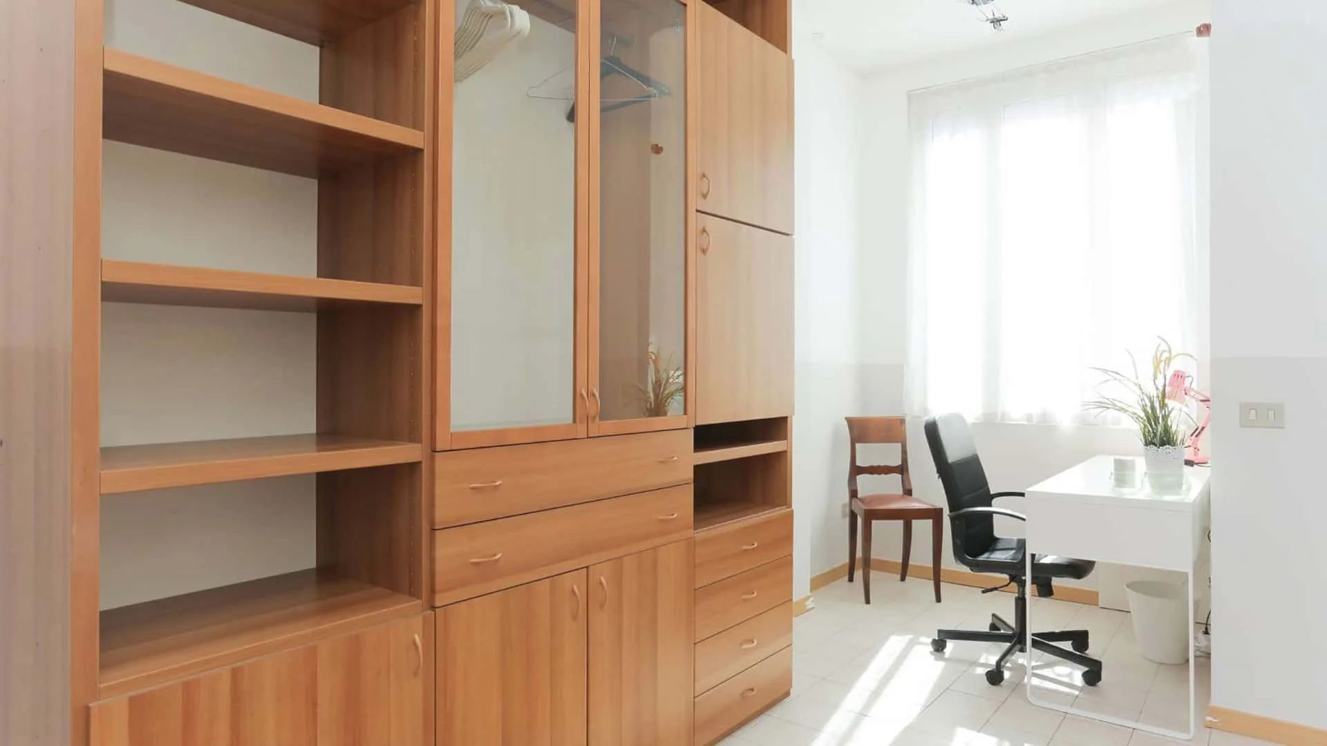 Economical student room with convenient location in