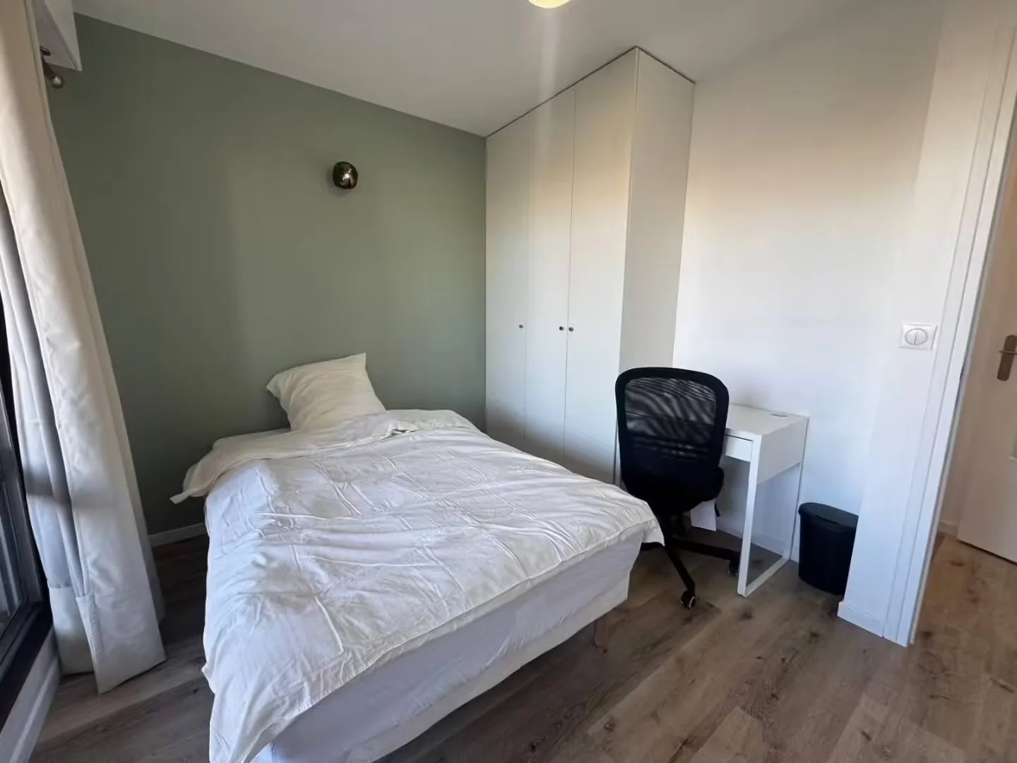Quarto para alugar em apartamento de estudantes em , totalmente mobilado