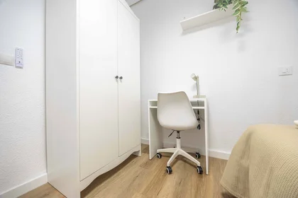 Privatzimmer in der C/ de Dolores Alcaide, Jesús, 46007 València, Valencia, Spain, bild 1 von 18