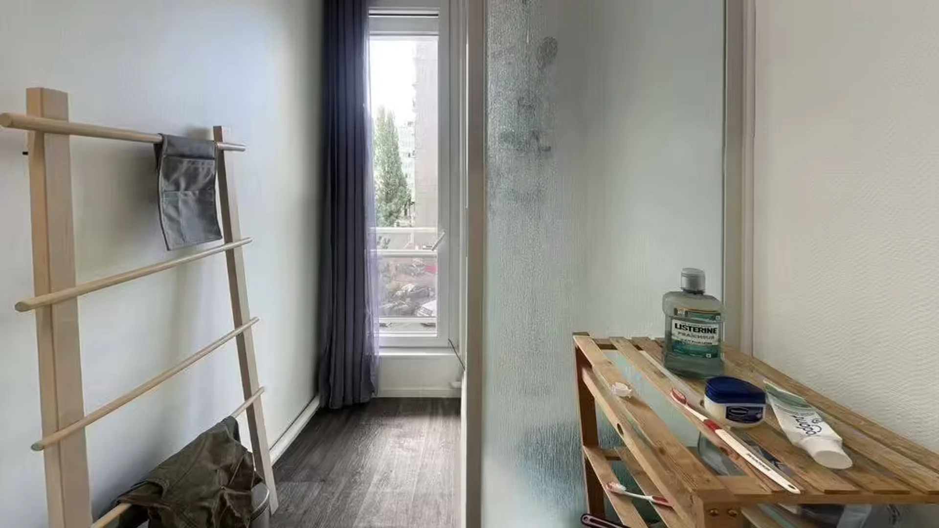 Quarto de estudante confortável e espaçoso em 