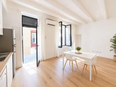 Habitación privada en Nîmes, 30900, imagen 1 de 5