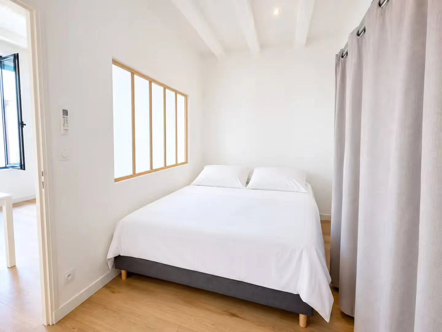 Habitación estudiantil amplia y cómoda en 