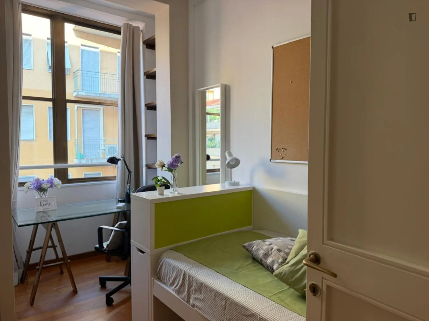 Budget-friendly student room close to campus in 