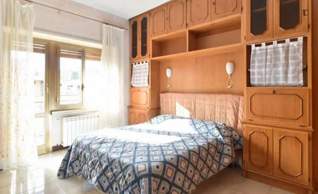 Chambre privée à Via Caprese, image 1 de 10