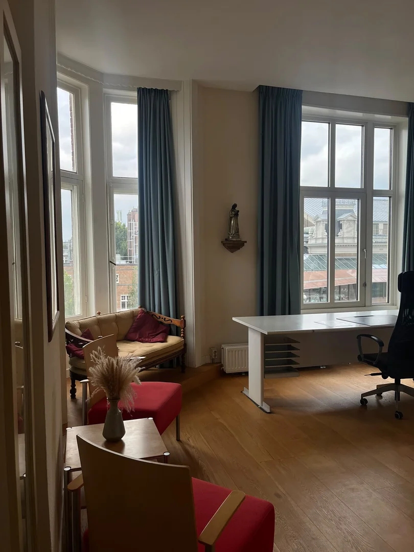 'de modern olanaklara sahip öğrenci dostu oda