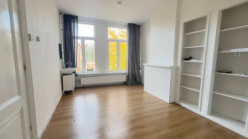 Chambre privée à Leeuwarderstraat, image 1 de 3