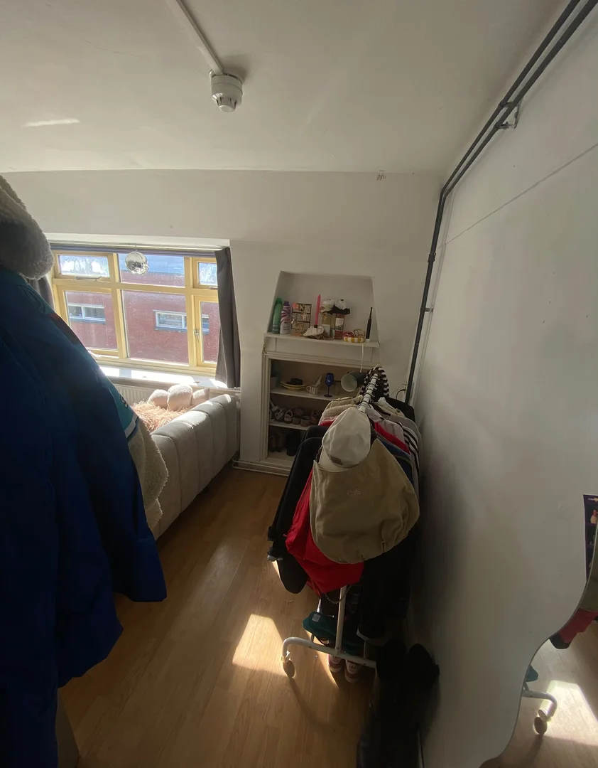 Zimmer in Studentenwohnung in  zu vermieten, voll möbliert