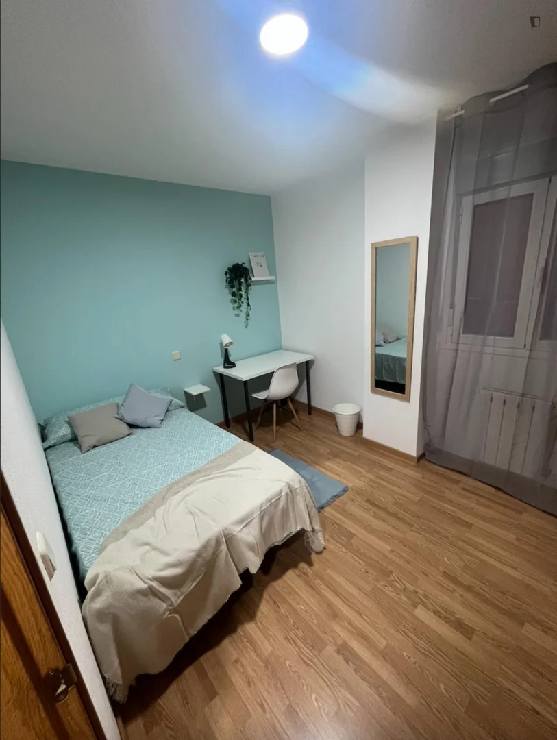 Habitación en apartamento estudiantil en alquiler en , completamente amueblado