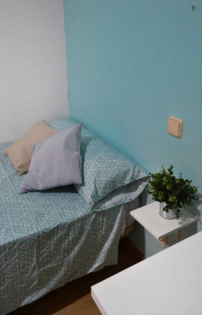 Habitación estudiantil económica cerca del campus en