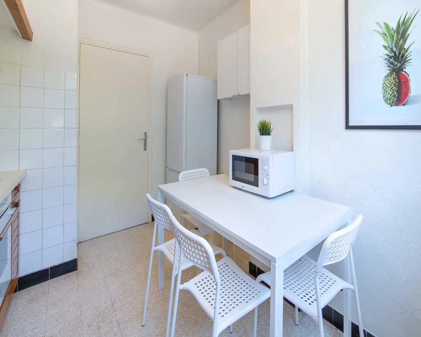 Chambre confortable pour étudiants disponible dans