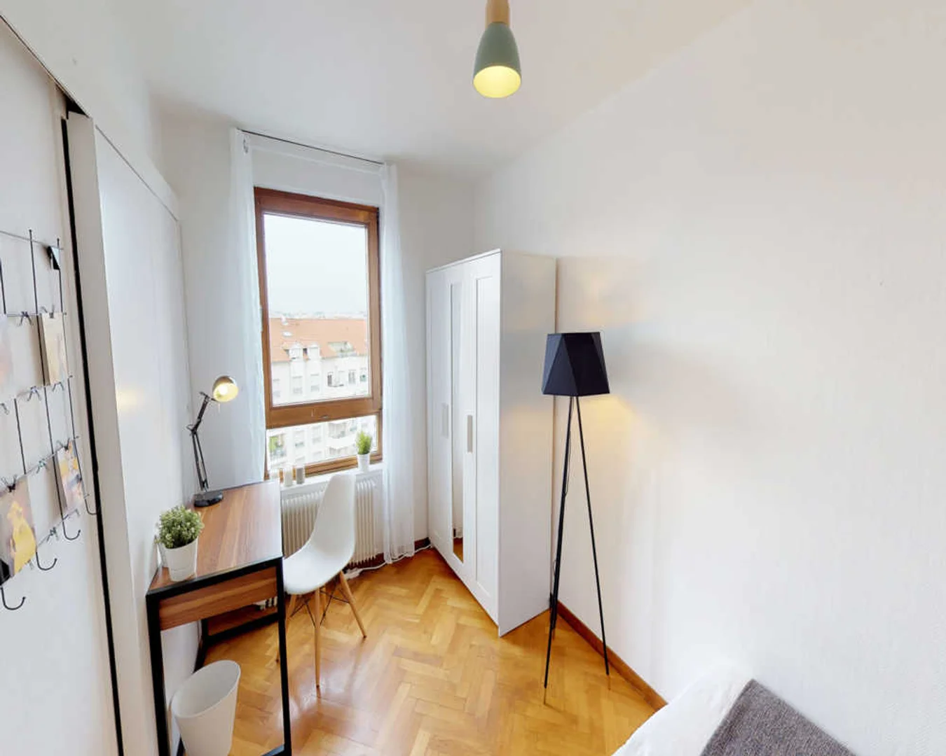 Funktionelles Studentenzimmer perfekt zum Studieren in 