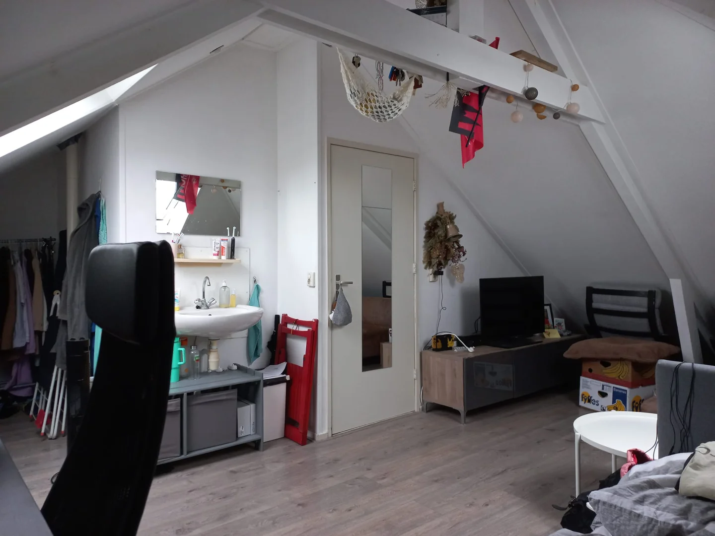 Chambre d'étudiant fonctionnelle parfaite pour étudier dans 