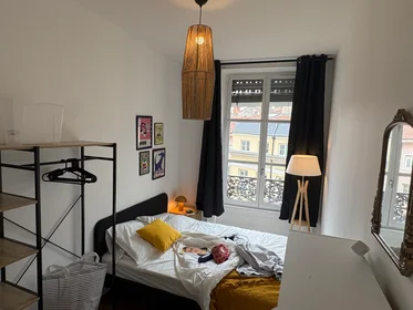 Quarto barato em {area}