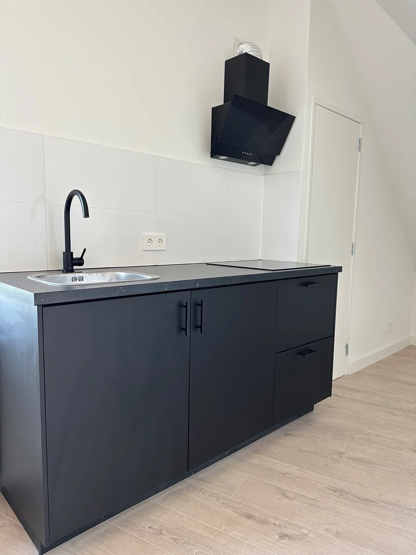 Chambre d'étudiant à  avec espace d'étude et installations communes