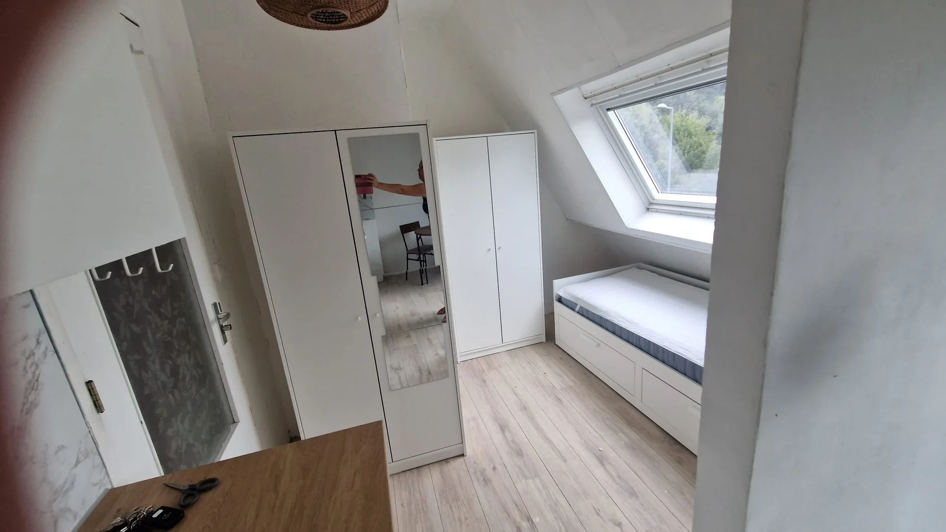  bölgesindeki öğrenciler için ideal kompakt stüdyo daire