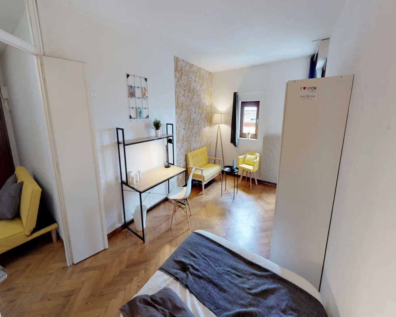Bezahlbares Zimmer fĂŒr Studenten mit ausreichender Beleuchtung in