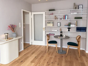 Entire apartment at Neißestraße, image 4 of 16