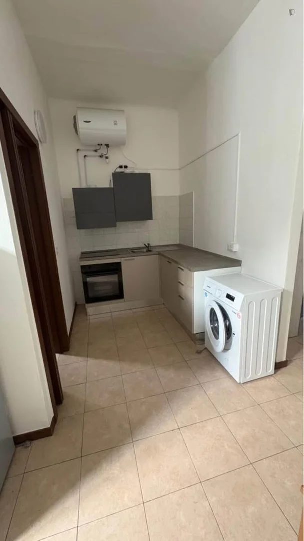 Student-friendly studio with excellent transport links in 