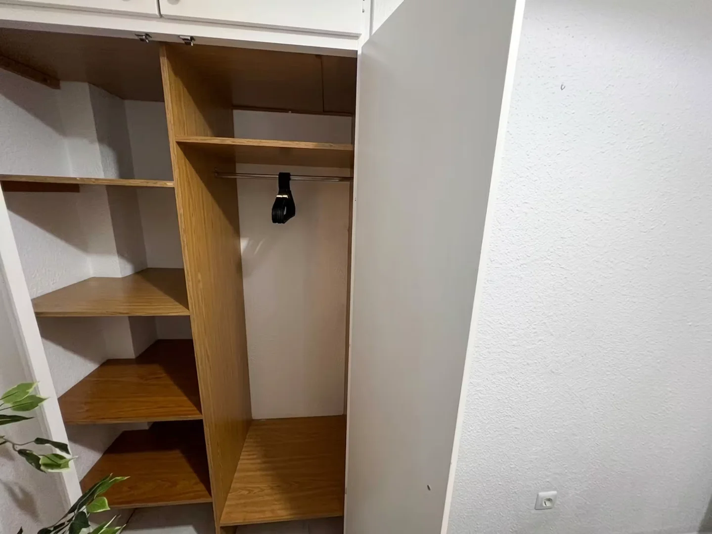 Comfortable and spacious student room in