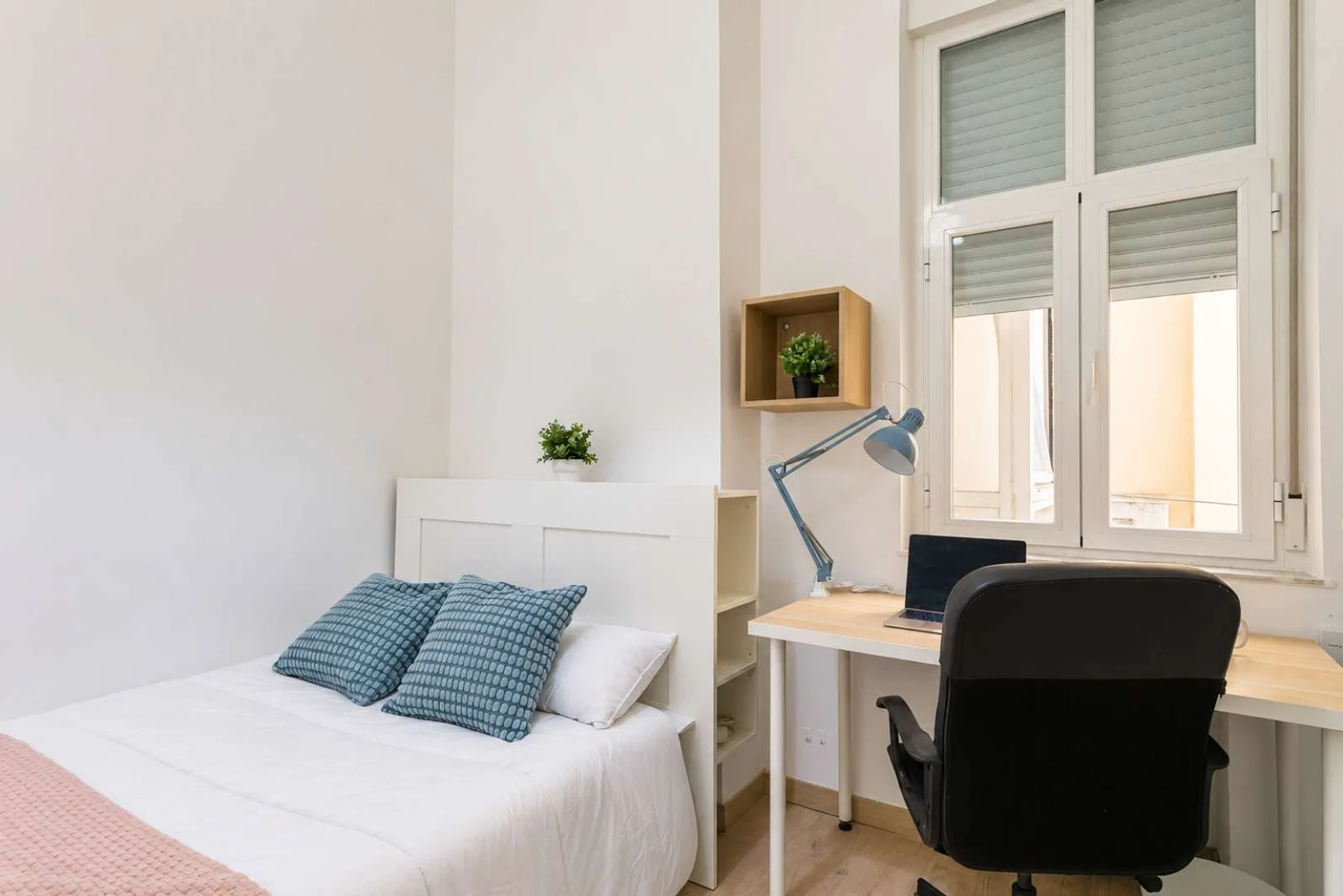 Zimmer in Studentenwohnung in  zu vermieten, voll möbliert