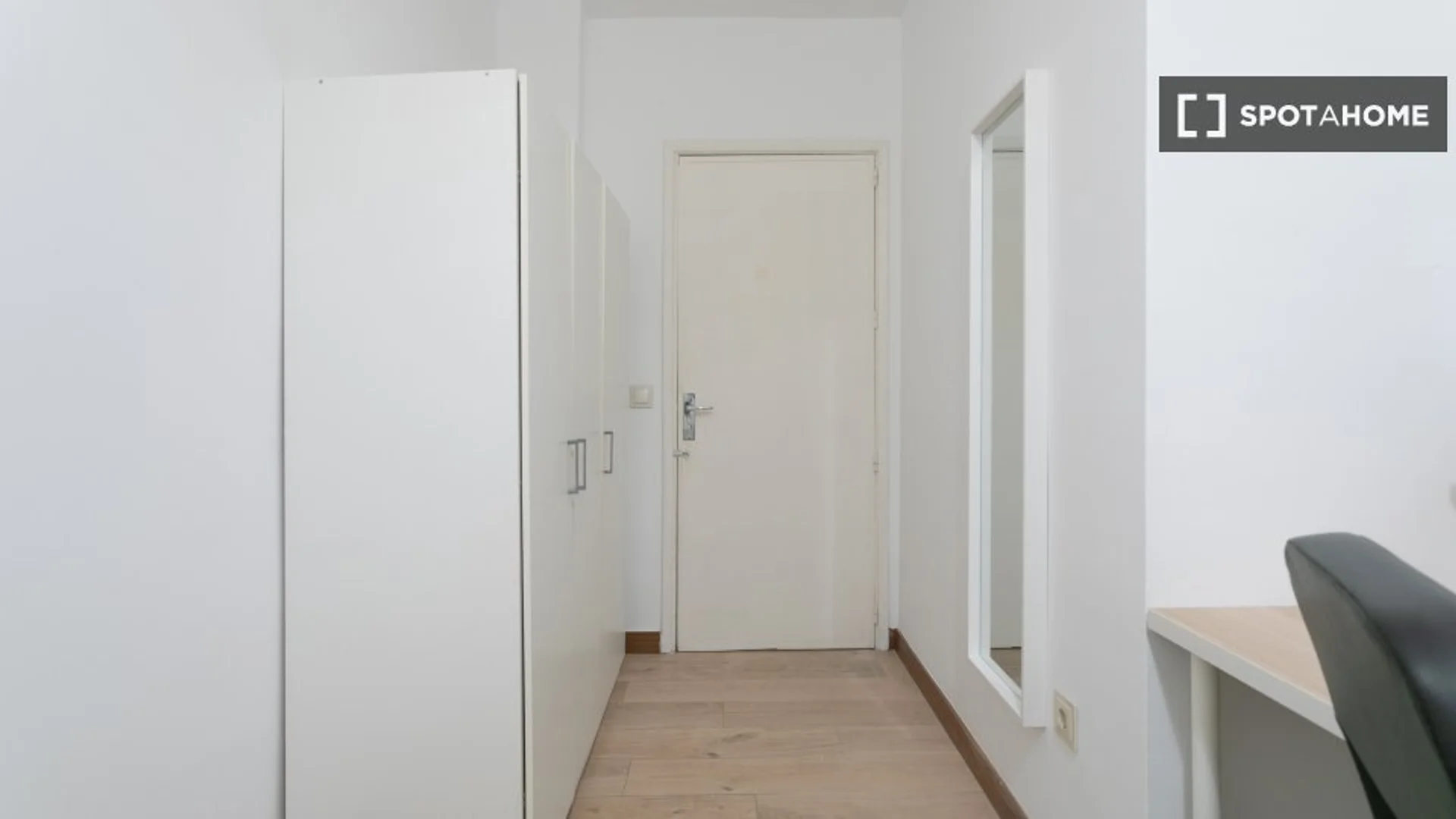 Quarto de estudante económico com localização conveniente em 
