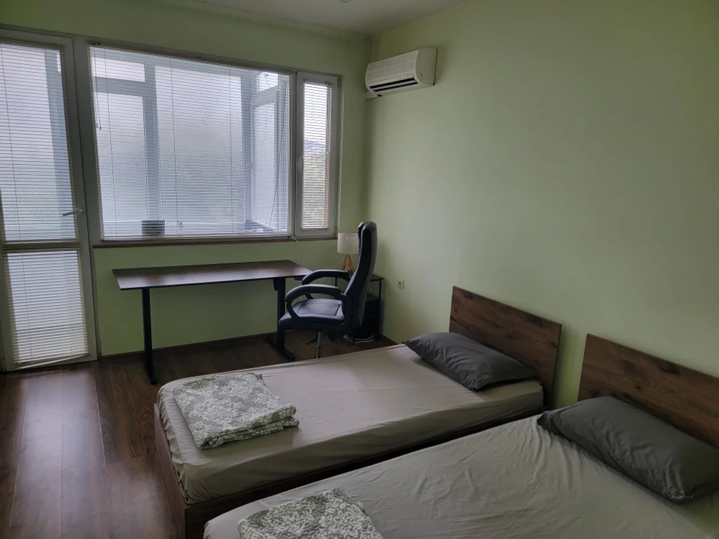Entr.G Apt.33