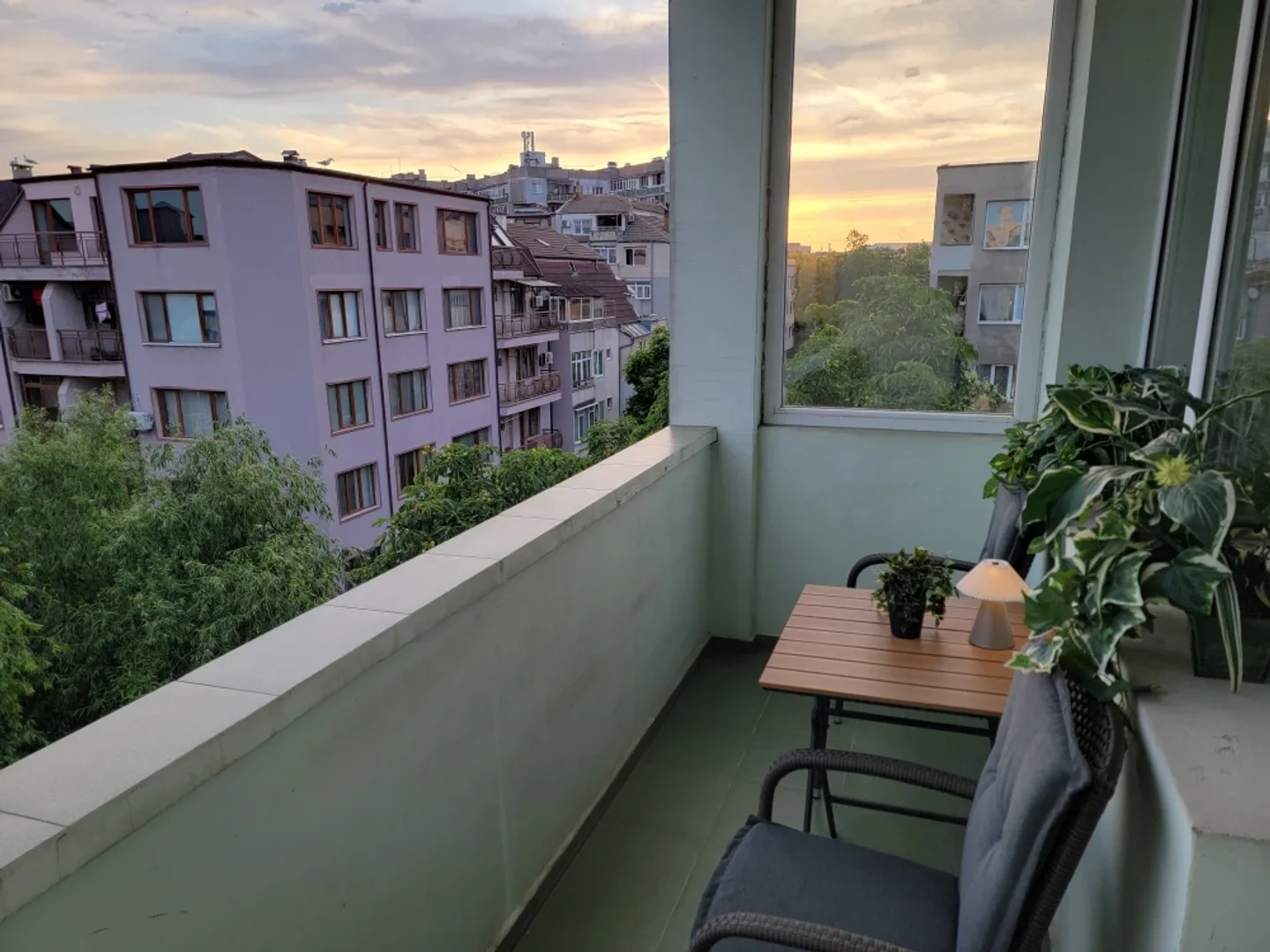 Entr.G Apt.33