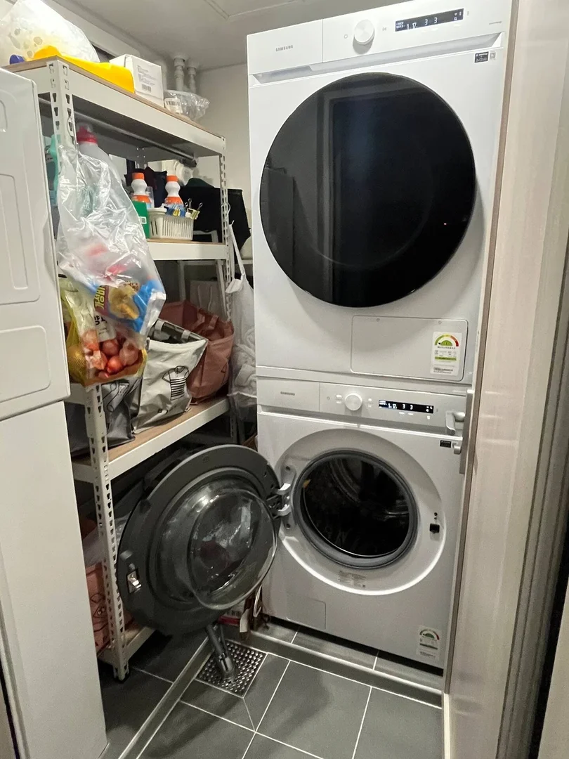 Habitación estudiantil amplia y cómoda en 