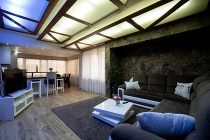 Logement entier à Bračunova ulica 8, image 1 de 6