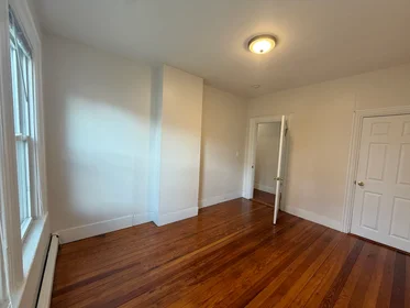 Logement entier en résidence à 327, Columbia St., Unit 2, Wellington, Cambridge, MA, 02141, image 5 de 18