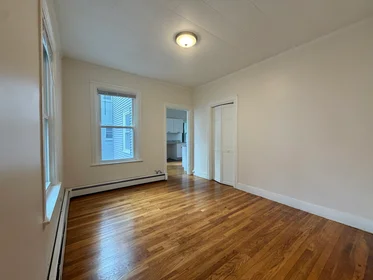 Logement entier en résidence à 327, Columbia St., Unit 2, Wellington, Cambridge, MA, 02141, image 7 de 18