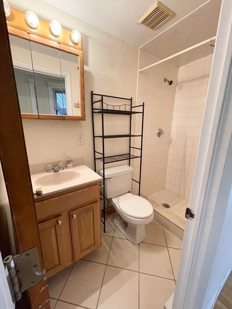 11, Grove St., Unit 4, Beacon Hill, Boston, MA, 02114