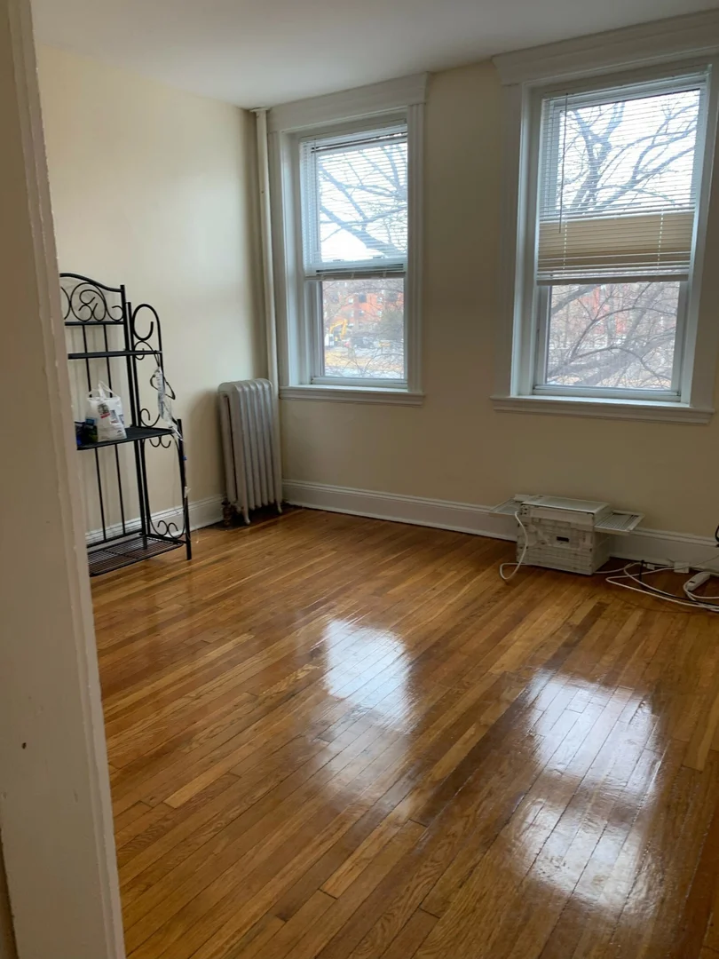 352, Riverway, Unit 4, Mission Hill, Boston, MA, 02115