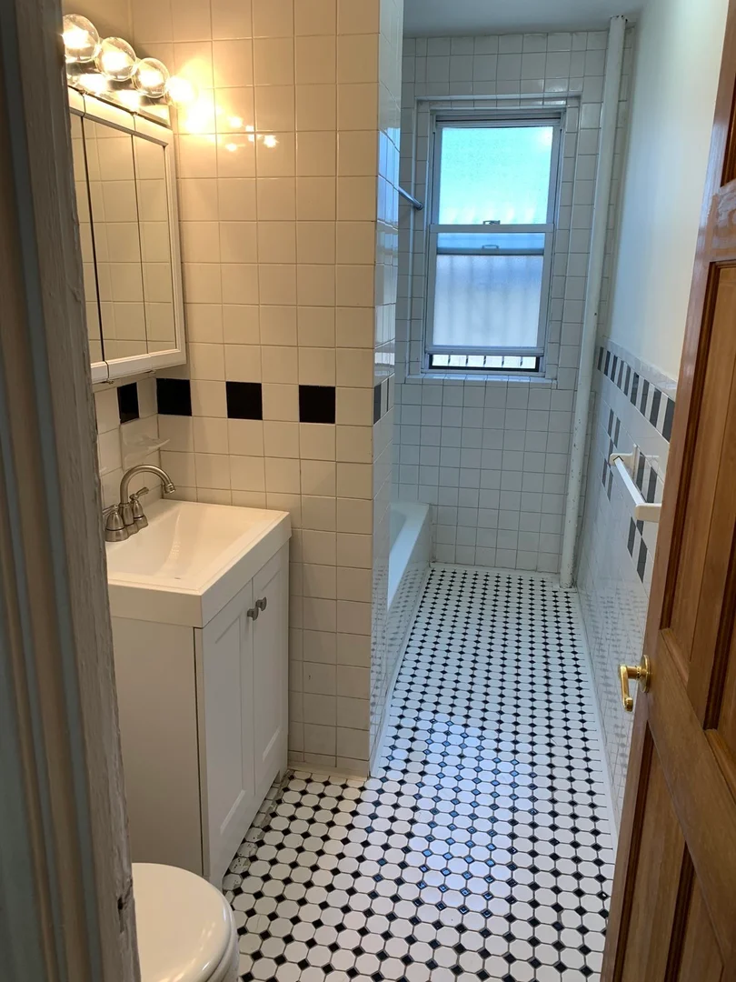 360, Riverway, Unit 6, Mission Hill, Boston, MA, 02115
