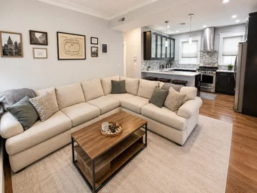 Całe miejsce w rezydencji 22, Santuit St., Unit 2, Dorchester, Boston, MA, 02124, obraz 5 22