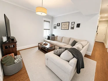 Całe miejsce w rezydencji 22, Santuit St., Unit 2, Dorchester, Boston, MA, 02124, obraz 9 22