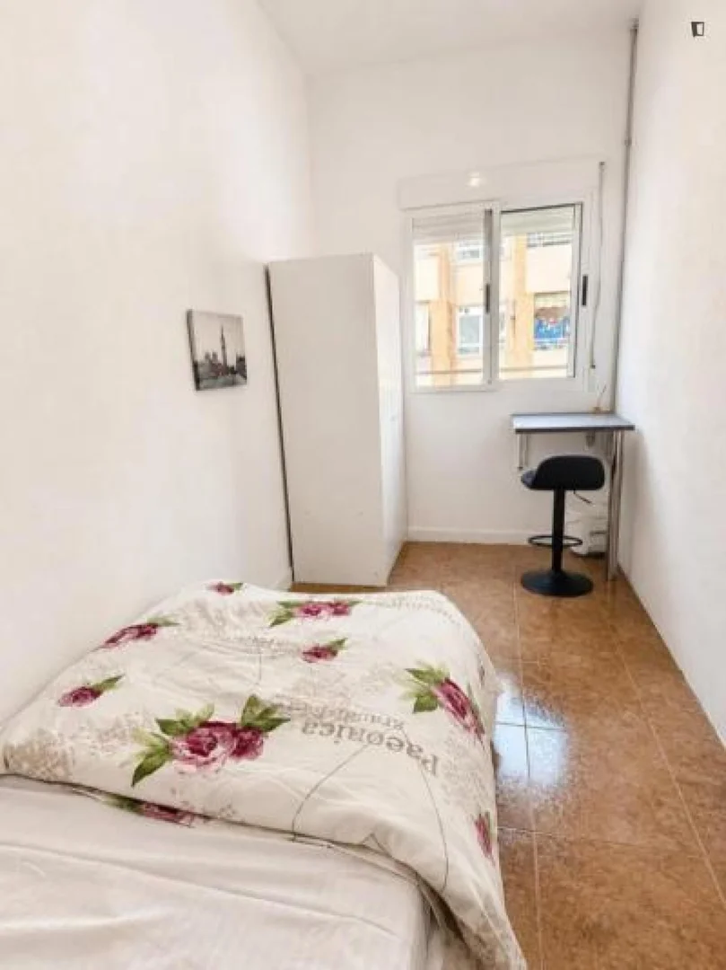 Cozy room for students available in 