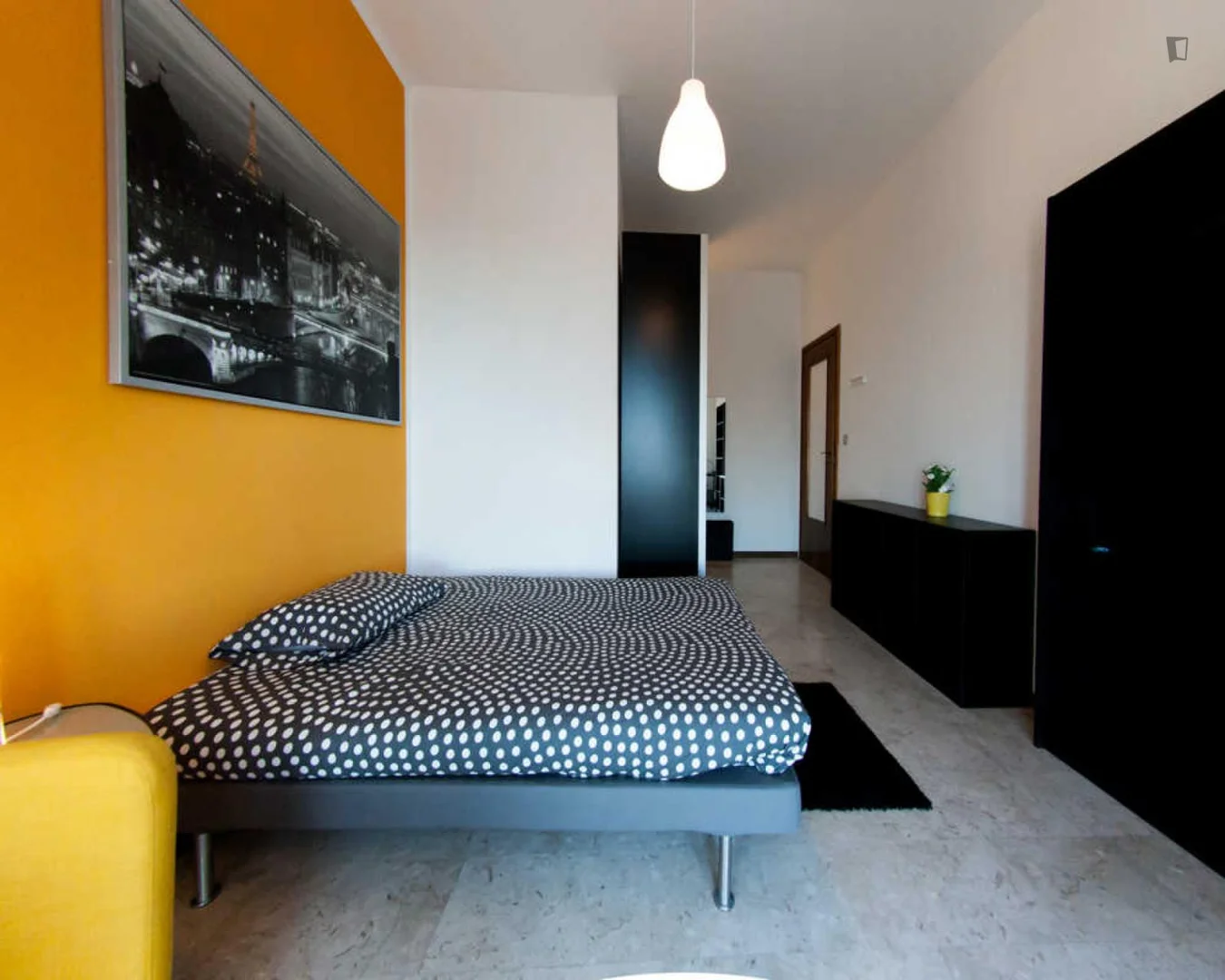 Habitación estudiantil amplia y cómoda en 