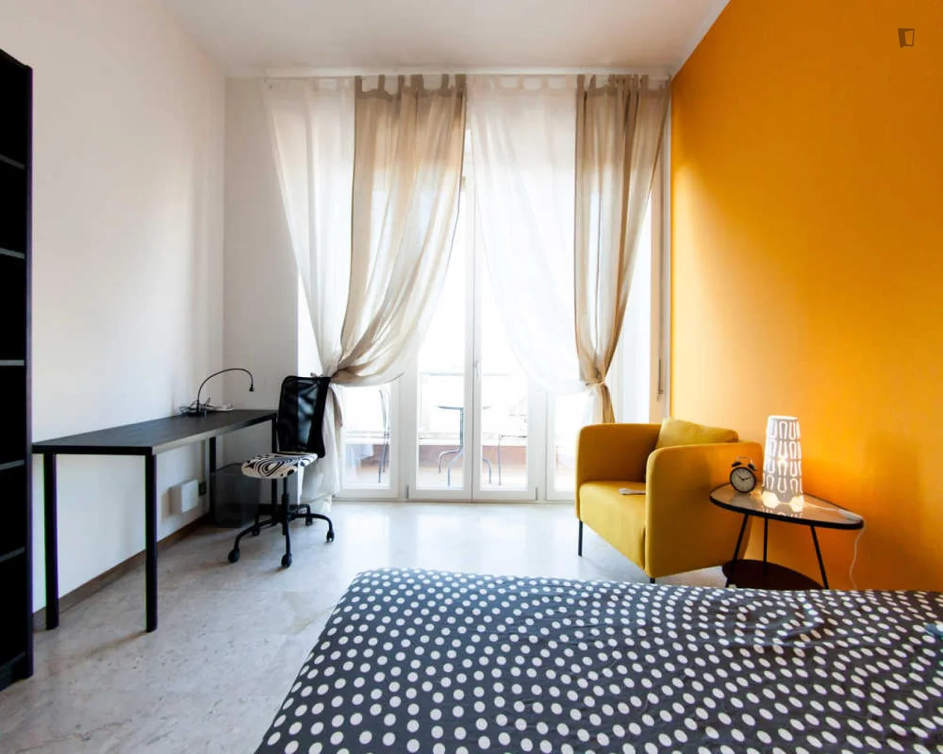 Habitación estudiantil amplia y cómoda en 