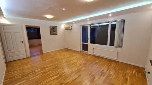 Logement entier à Madbäcksgatan 5, image 2 de 13