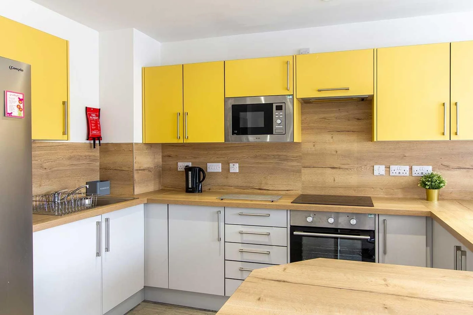 Bright and airy student room with easy university access in 