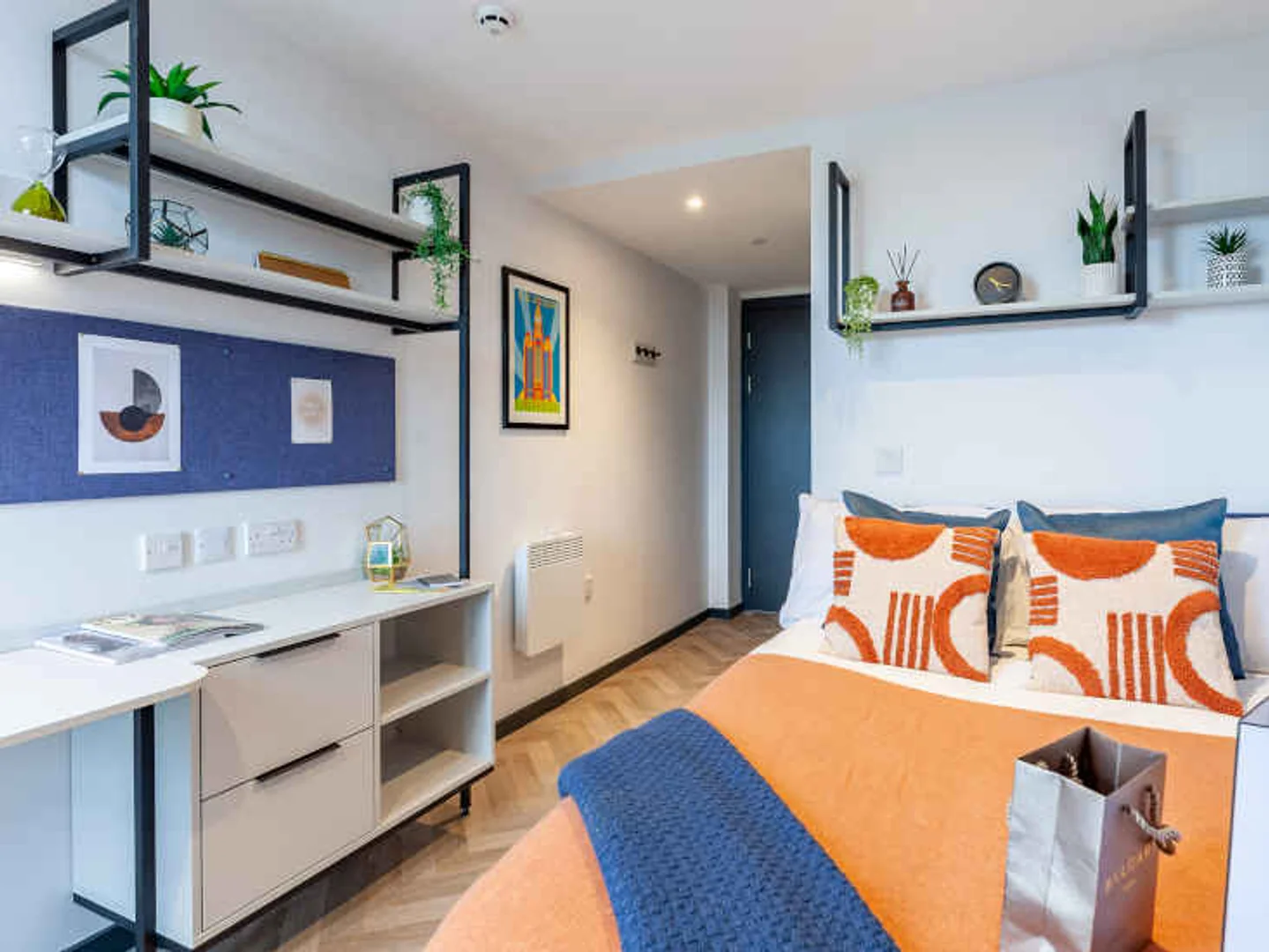 Economical student room with convenient location in 