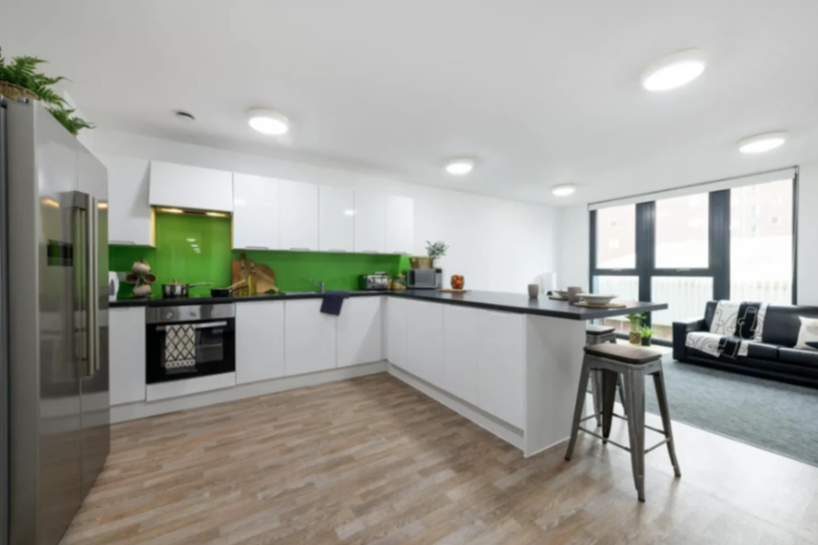 Bright and airy student room with easy university access in 
