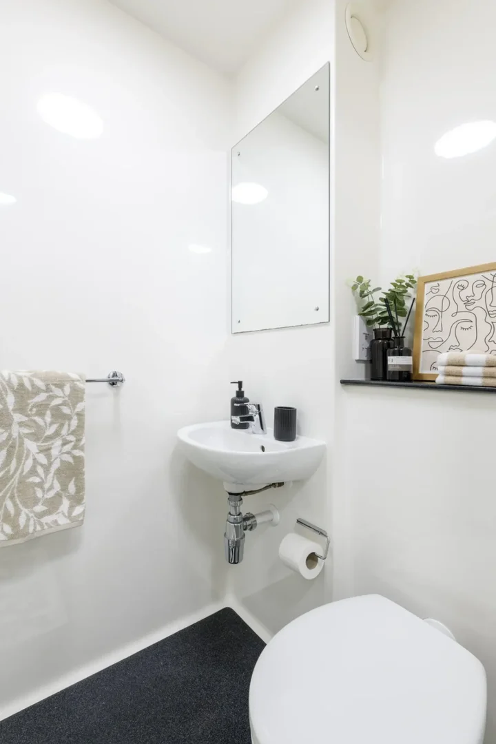 Comfortable and spacious student room in 