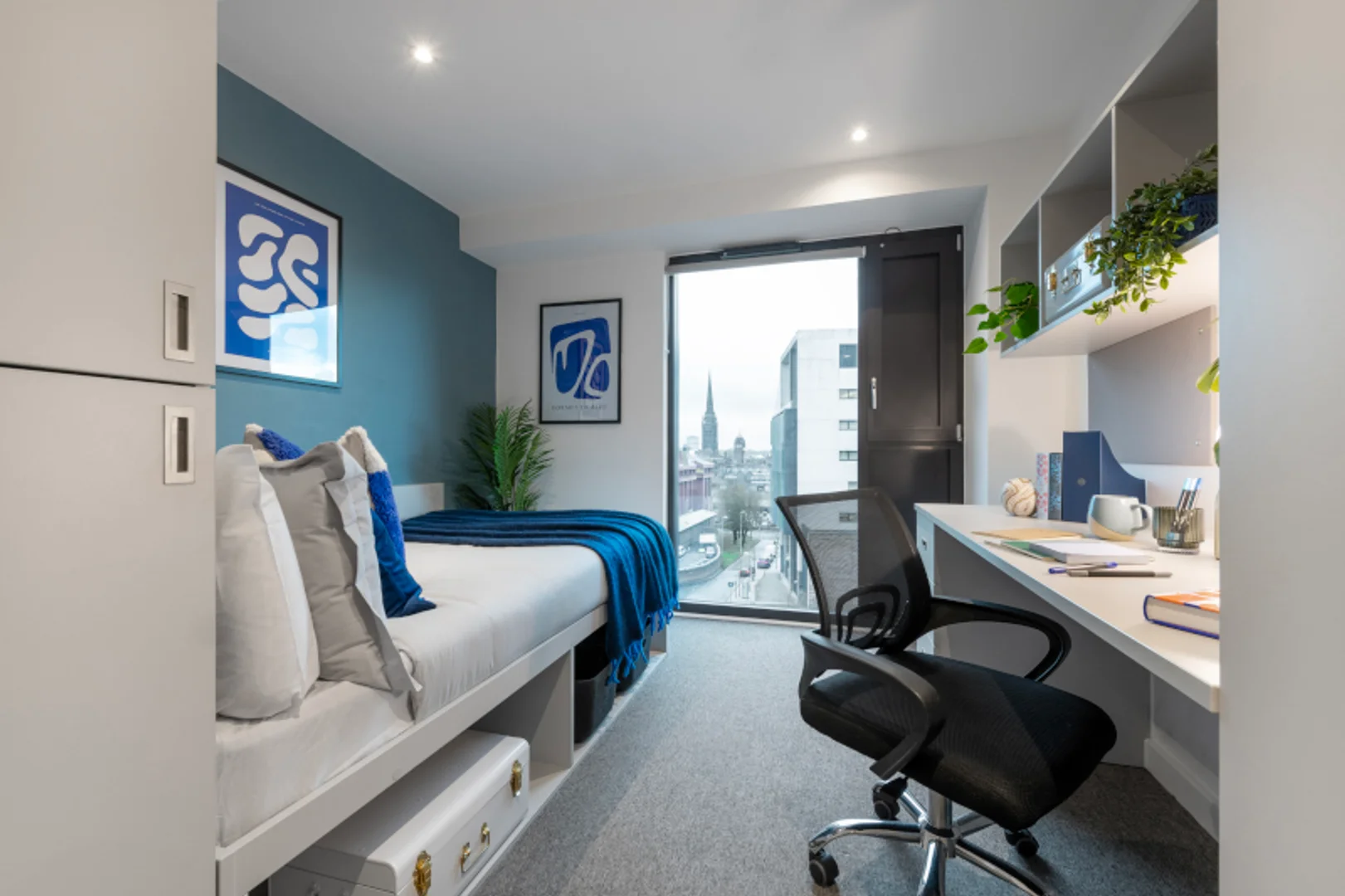 Funktionelles Studentenzimmer perfekt zum Studieren in 