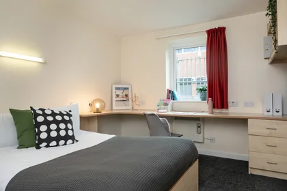 Cheap private room in {area}
