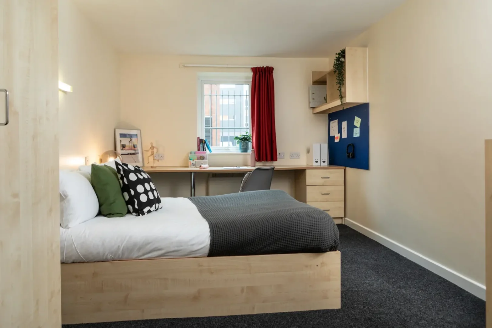 Economical student room with convenient location in 