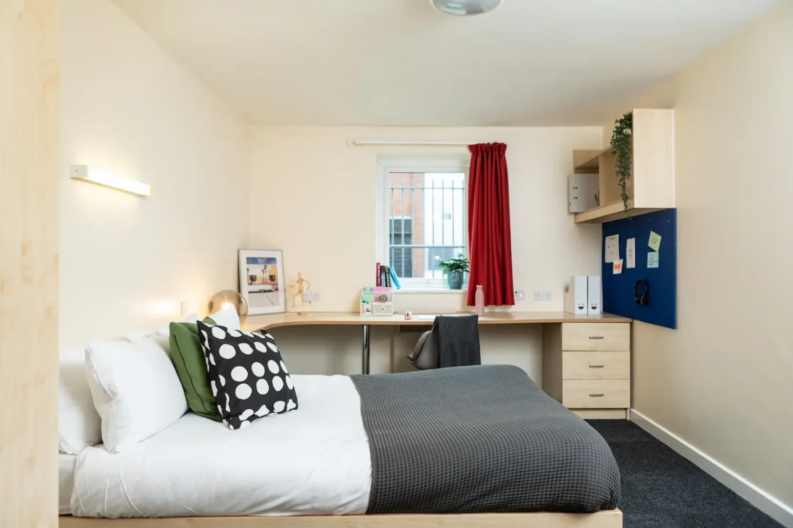 Budget-friendly student room close to campus in 